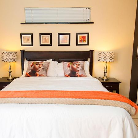 Sollunaa Guesthouse Sandton Luaran gambar