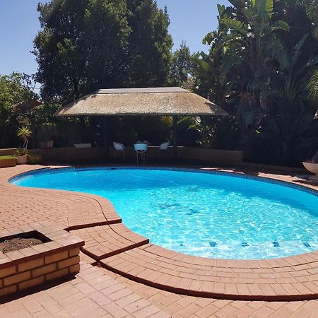 Sollunaa Guesthouse Sandton Luaran gambar