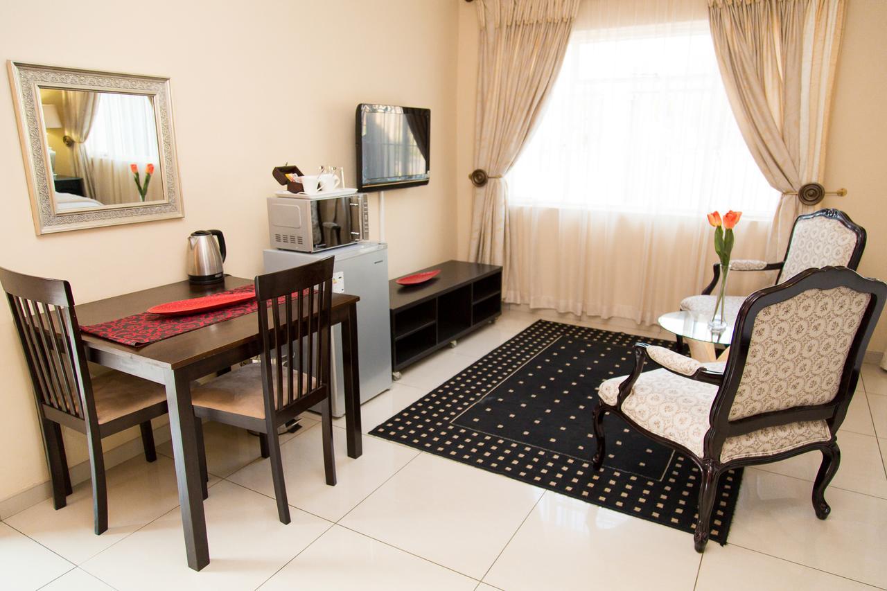 Sollunaa Guesthouse Sandton Luaran gambar