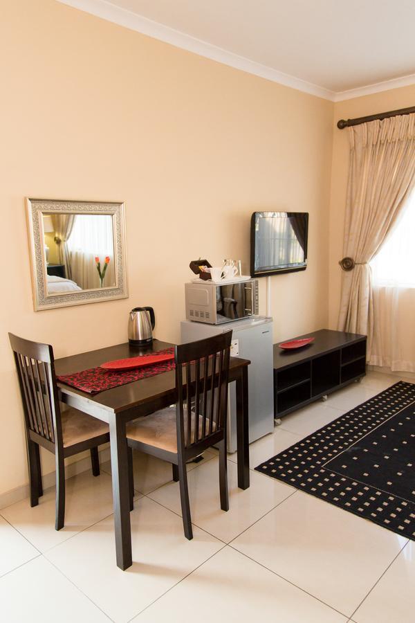 Sollunaa Guesthouse Sandton Luaran gambar